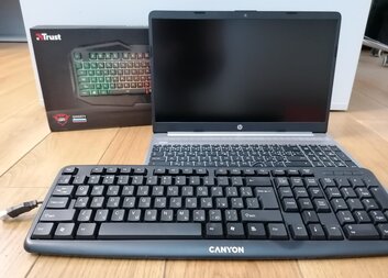 Notebook a klávesnice díky podpoře VDV Nadace Olgy Havlové