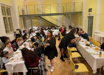 Štědrovečerní večeře pro klienty azylového domu